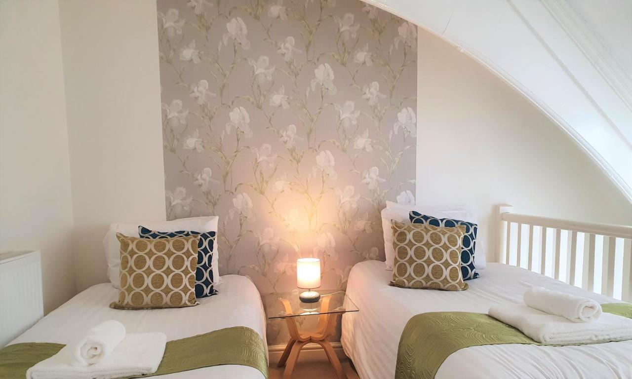 Central Apartments - Spacious 2 Beds スウィンドン エクステリア 写真