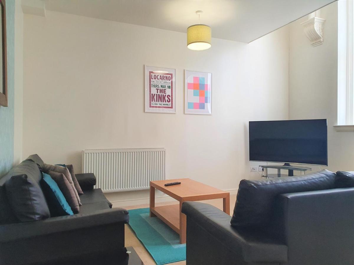Central Apartments - Spacious 2 Beds スウィンドン エクステリア 写真
