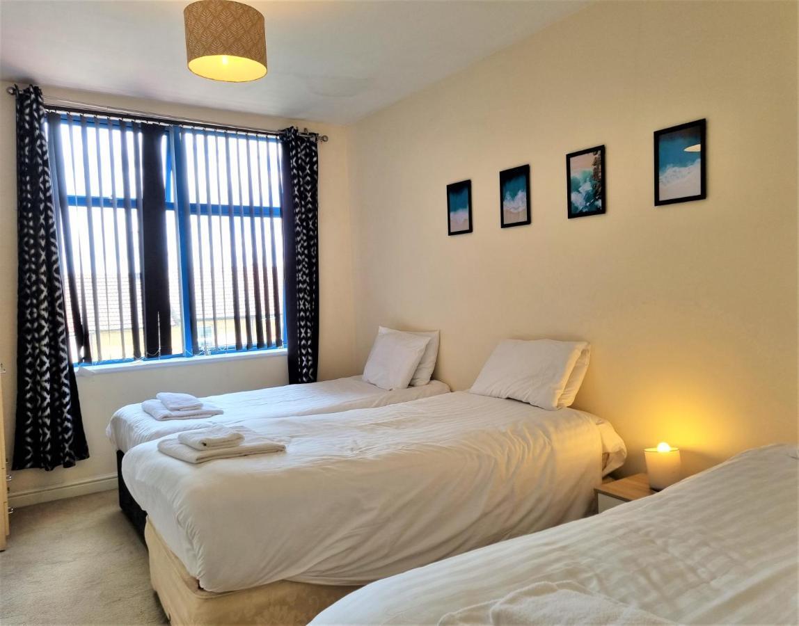 Central Apartments - Spacious 2 Beds スウィンドン エクステリア 写真